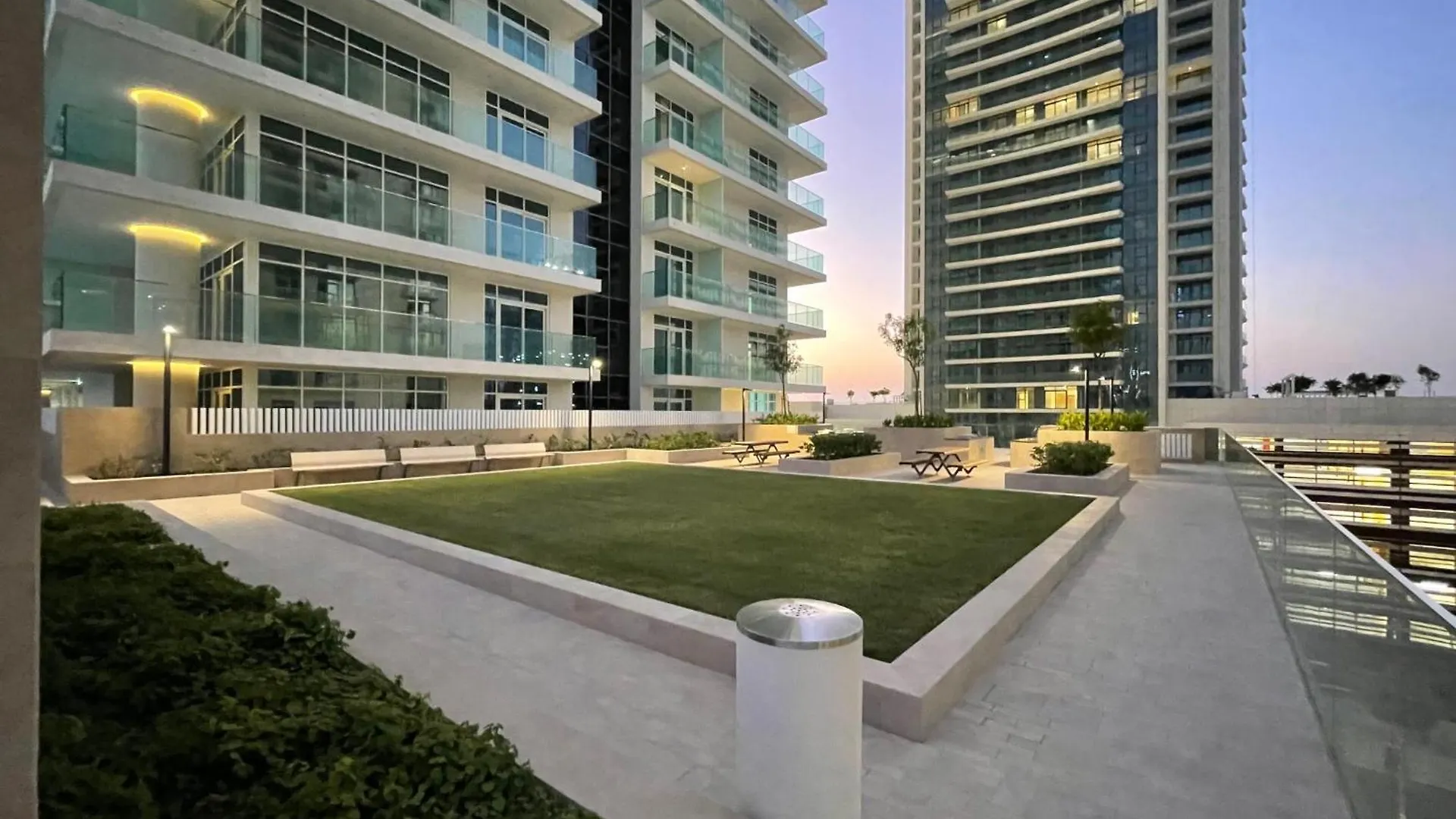 The Smart Concierge - Sunrise Bay 2 Apartment Dubai